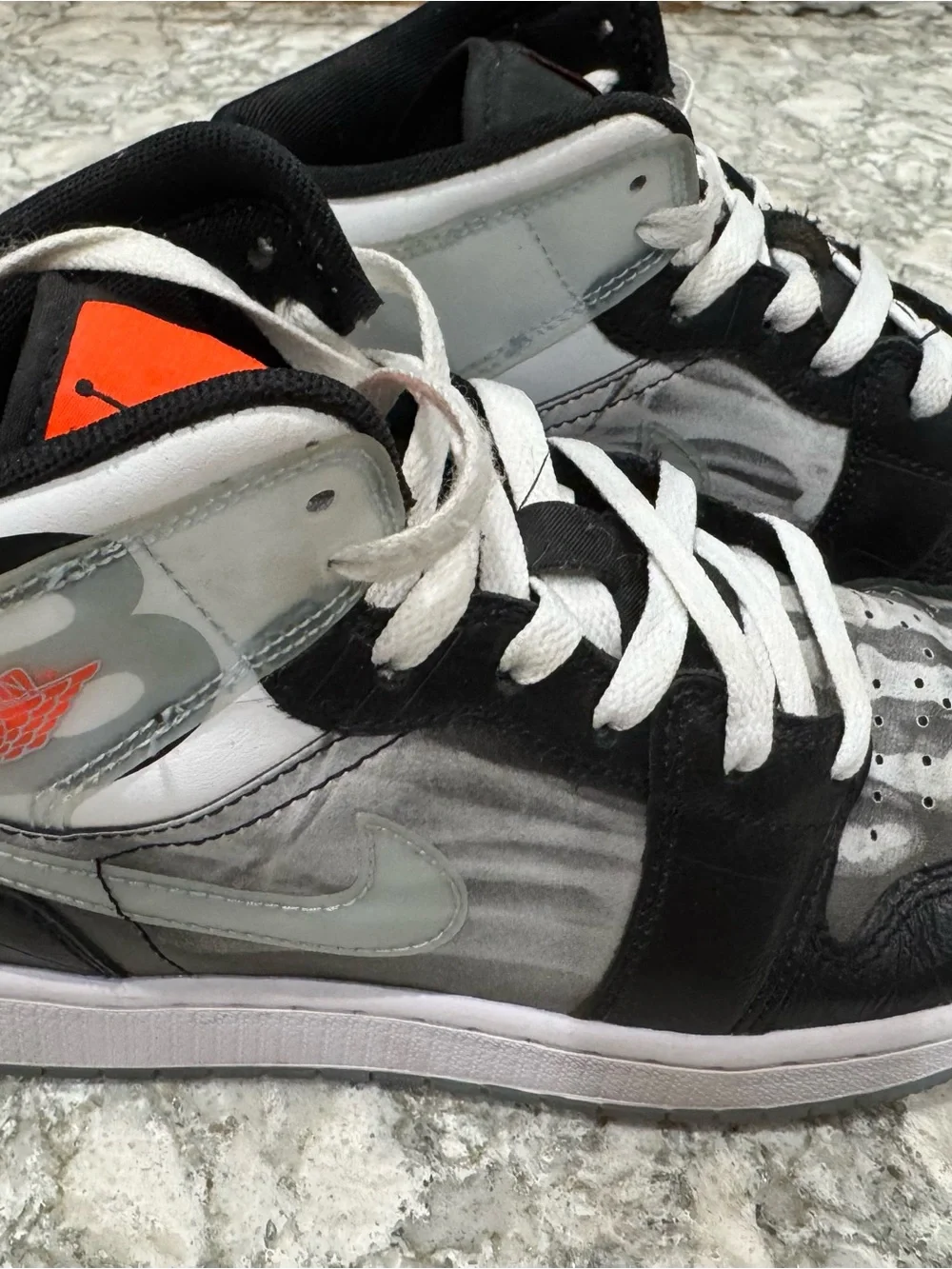 Nike Air Jordan 1 Mid “X-Ray” GS Size 6Y